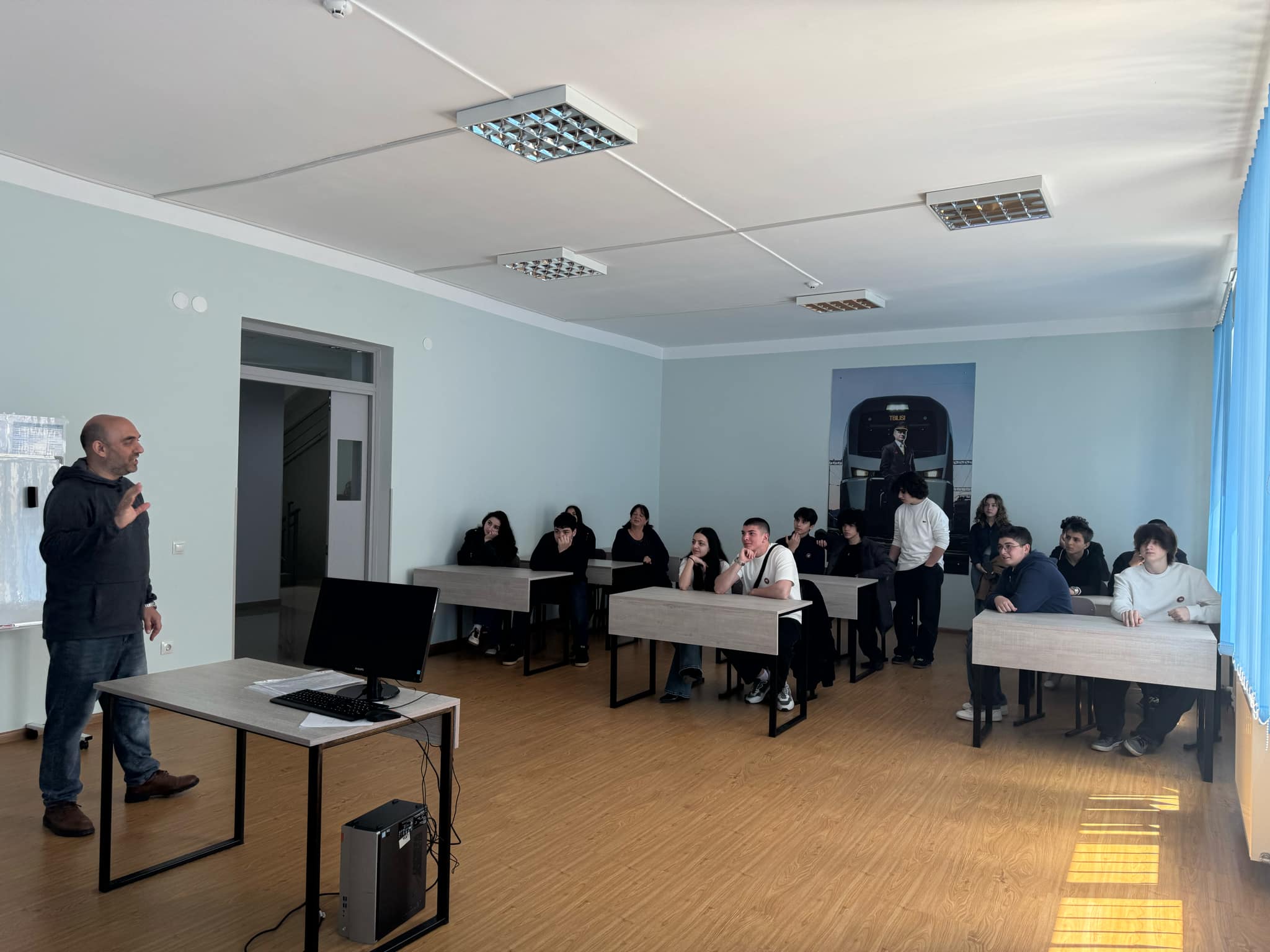 ა(ა)იპ სარკინიგზო ტრანსპორტის კოლეჯმა სკოლის მოსწავლეებს უმასპინძლა